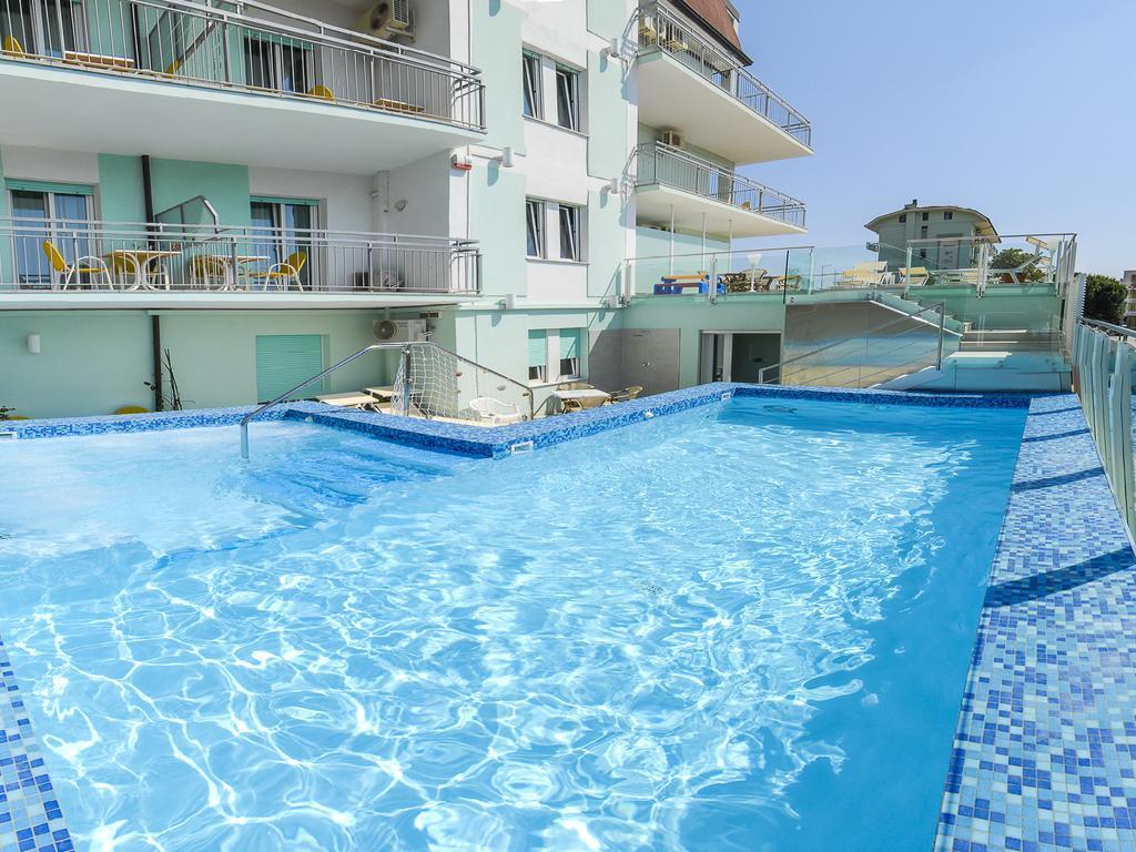 Hotel Bahamas Лидо-ди-Савио Экстерьер фото