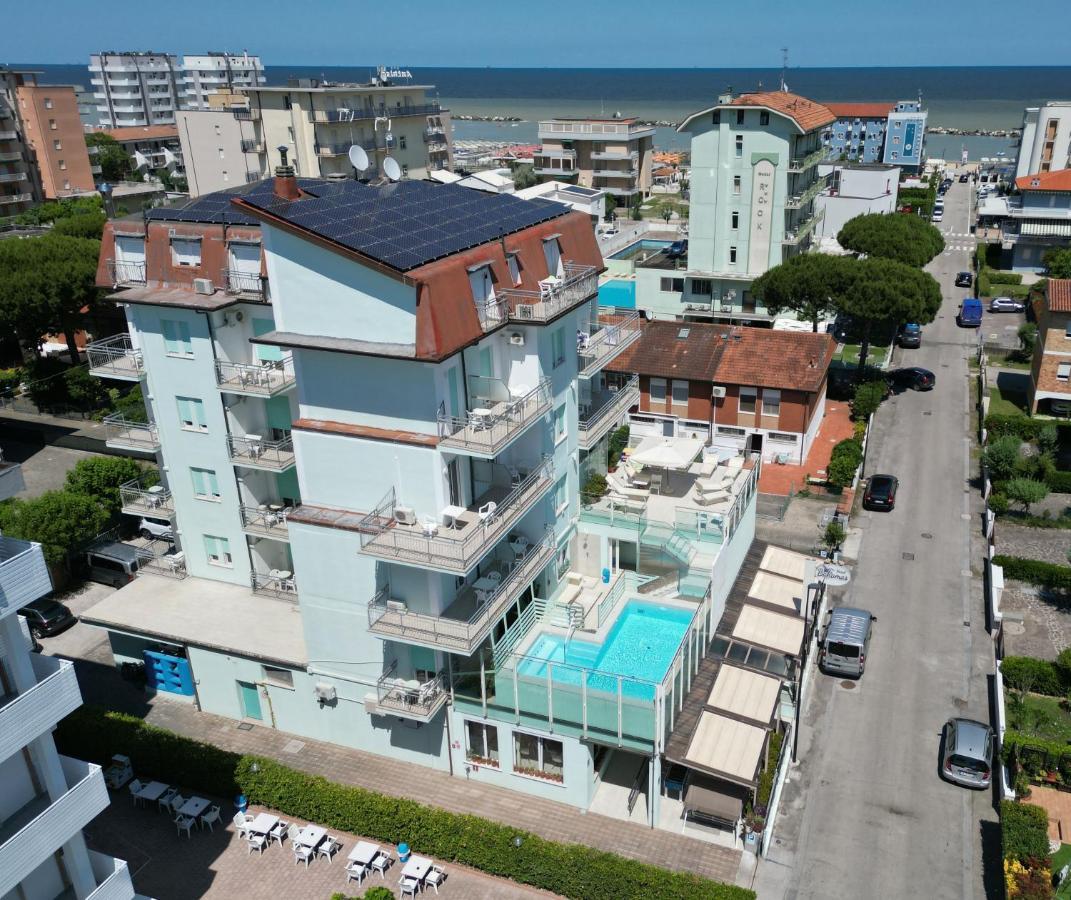 Hotel Bahamas Лидо-ди-Савио Экстерьер фото